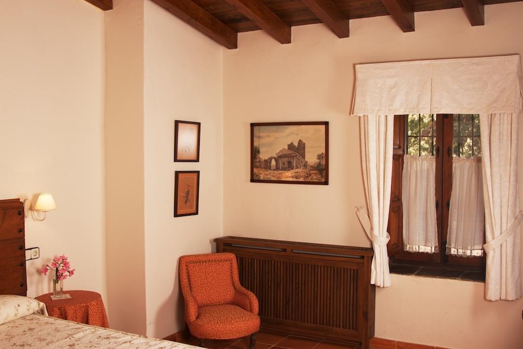 Palacio Viejo De Las Corchuelas Torrejon el Rubio Exterior photo