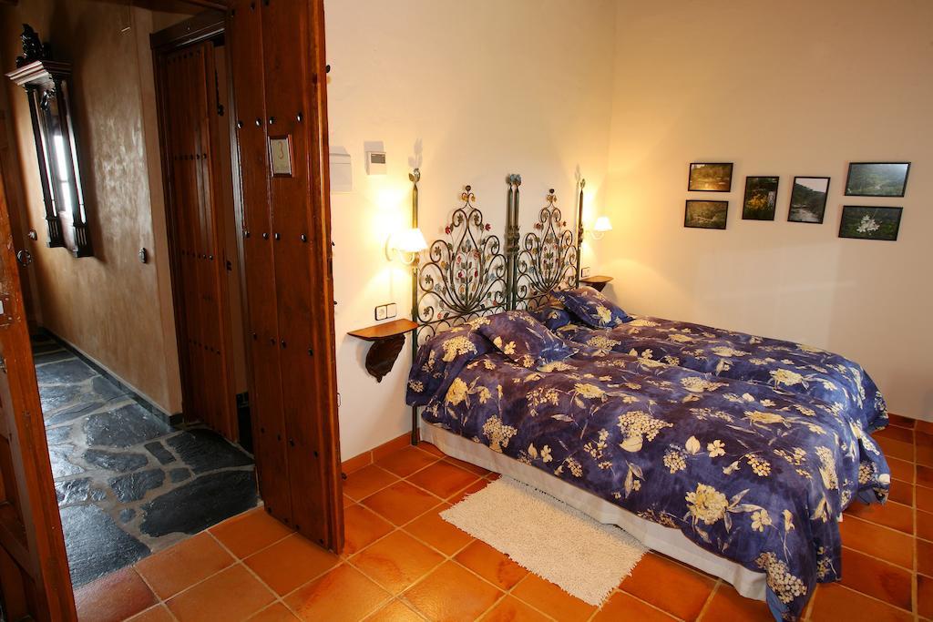 Palacio Viejo De Las Corchuelas Torrejon el Rubio Room photo